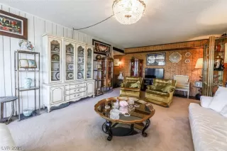 Photo #5: 2326362 Listing