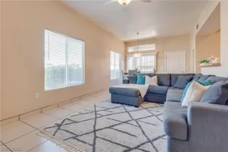 Photo #4: 2326363 Listing