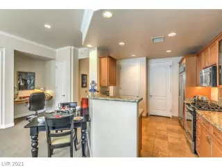 Photo #6: 2326368 Listing