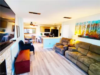 Photo #3: 2326388 Listing 