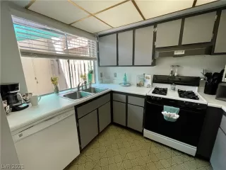 Photo #3: 2326391 Listing 