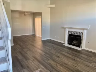 Photo #1: 2326416 Listing 