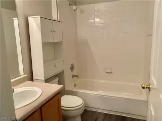 Photo #6: 2326416 Listing 