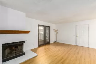 Photo #4: 2326489 Listing