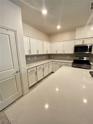 Photo #3: 2326498 Listing 