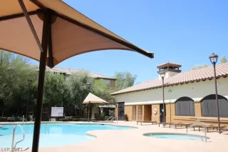 Photo #4: 2326508 Listing