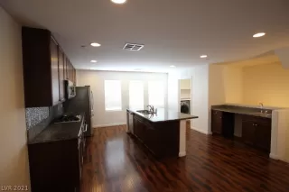 Photo #5: 2326508 Listing