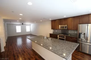 Photo #6: 2326508 Listing