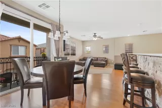 Photo #4: 2326511 Listing