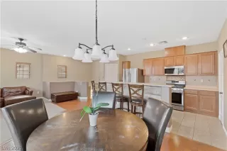 Photo #5: 2326511 Listing