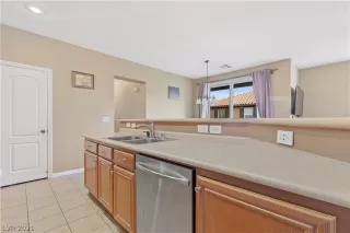 Photo #6: 2326511 Listing