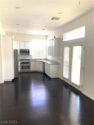 Photo #3: 2326516 Listing 