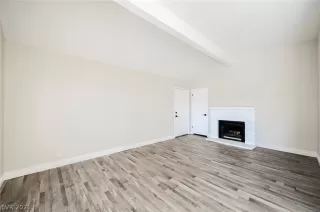 Photo #5: 2326539 Listing