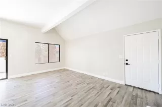 Photo #6: 2326539 Listing