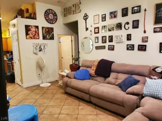 Photo #6: 2326550 Listing