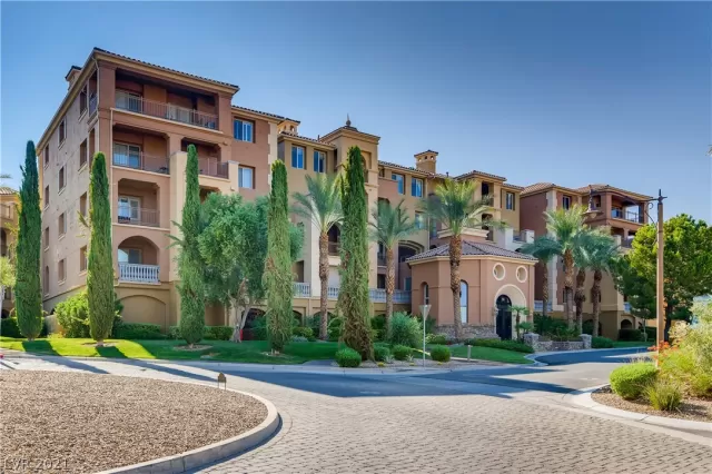 MLS: 2326564 Condo For Sale