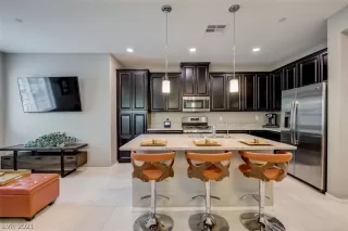 Photo #2: 2326573 Listing