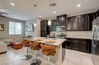 Photo #3: 2326573 Listing