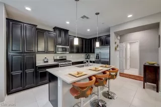 Photo #4: 2326573 Listing