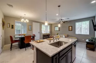 Photo #5: 2326573 Listing