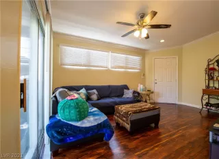 Photo #2: 2326581 Listing