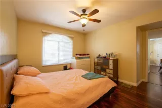 Photo #5: 2326581 Listing