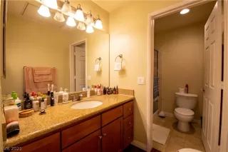 Photo #6: 2326581 Listing