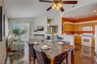 Photo #5: 2326611 Listing