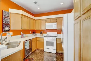 Photo #6: 2326611 Listing