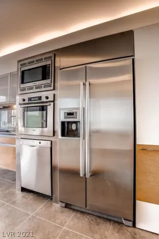 Photo #5: 2326642 Listing