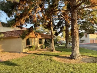 Photo #3: 2326675 Listing