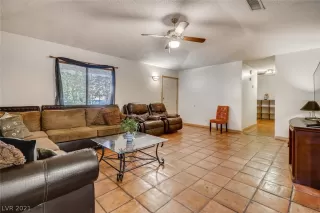 Photo #4: 2326675 Listing