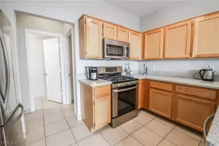 Photo #4: 2326689 Listing