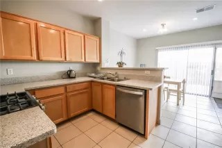 Photo #5: 2326689 Listing