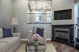 Photo #4: 2326714 Listing