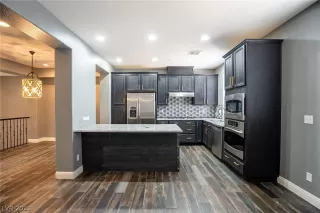 Photo #5: 2326714 Listing