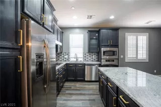 Photo #6: 2326714 Listing
