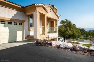 Photo #3: 2326715 Listing