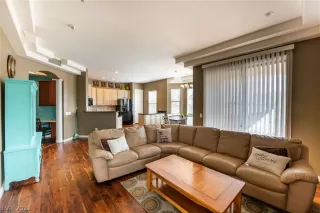 Photo #5: 2326715 Listing