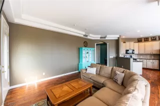 Photo #6: 2326715 Listing