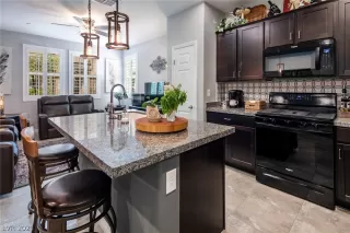 Photo #2: 2326735 Listing