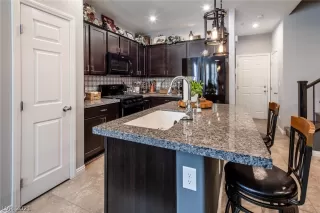 Photo #3: 2326735 Listing