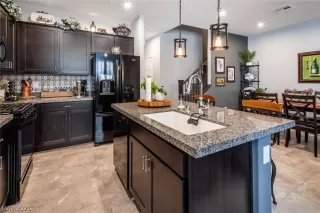 Photo #4: 2326735 Listing