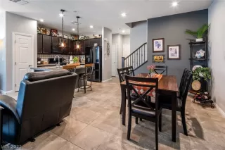 Photo #6: 2326735 Listing