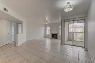 Photo #4: 2326754 Listing