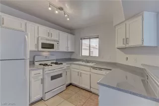 Photo #5: 2326754 Listing