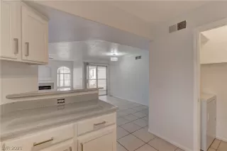 Photo #6: 2326754 Listing