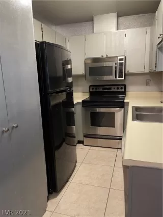 Photo #5: 2326771 Listing 