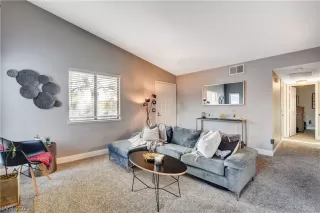 Photo #2: 2326774 Listing