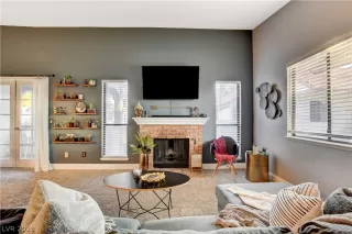 Photo #5: 2326774 Listing